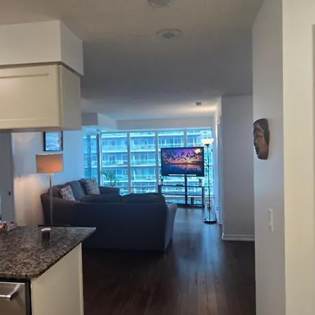 Lovely Condo Near Lake Ontario